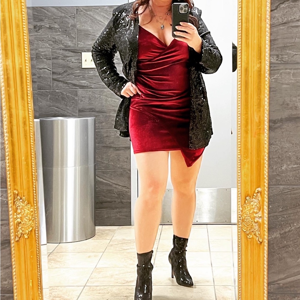 Wrap up red velvet midi dress
